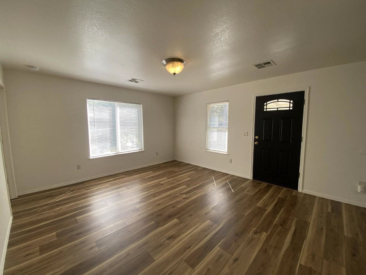 1536 Se Booth Ave - Photo 7 of 29