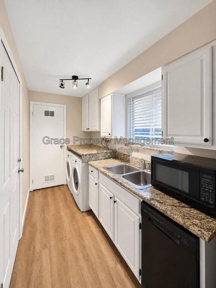 1350 Zephyr St #16 - Photo 6 of 15