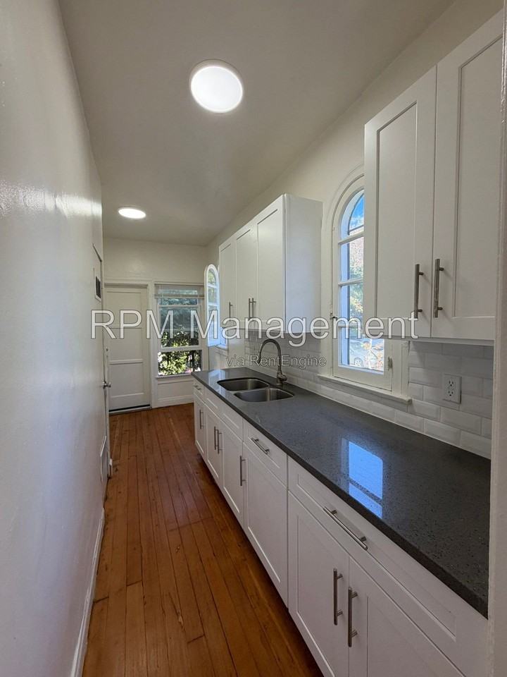 835 3/4 N Formosa Ave - Photo 4 of 8
