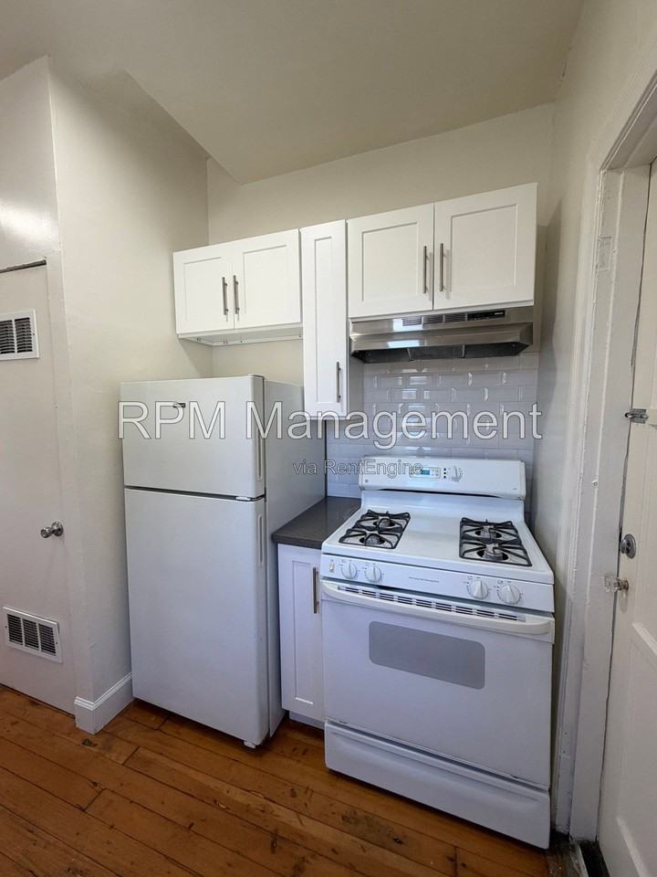 835 3/4 N Formosa Ave - Photo 5 of 8