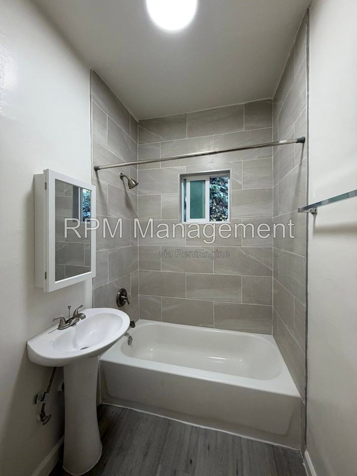 835 3/4 N Formosa Ave - Photo 7 of 8