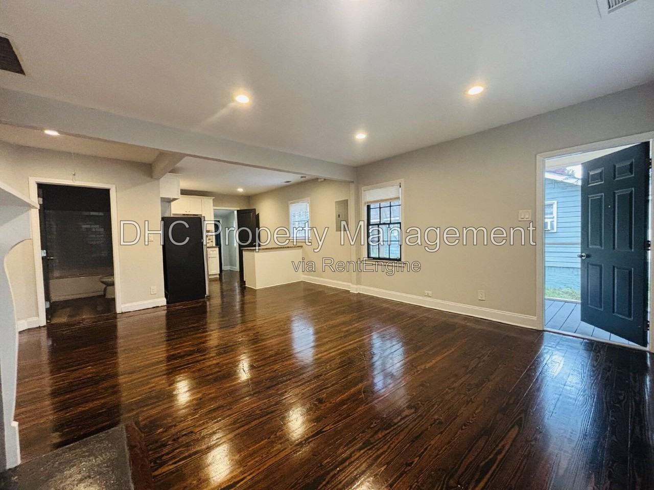 137 Holly Rd Nw - Photo 3 of 22