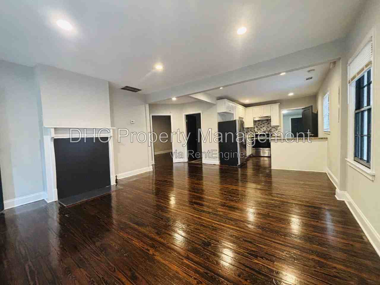 137 Holly Rd Nw - Photo 4 of 22
