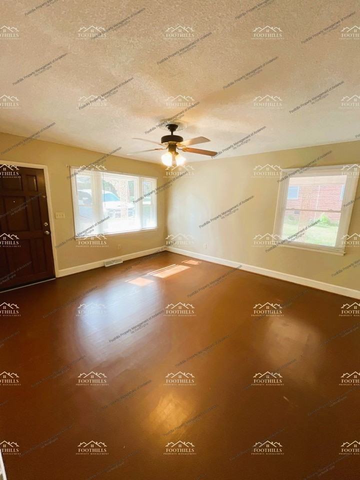 617 Azalea Dr - Photo 2 of 8