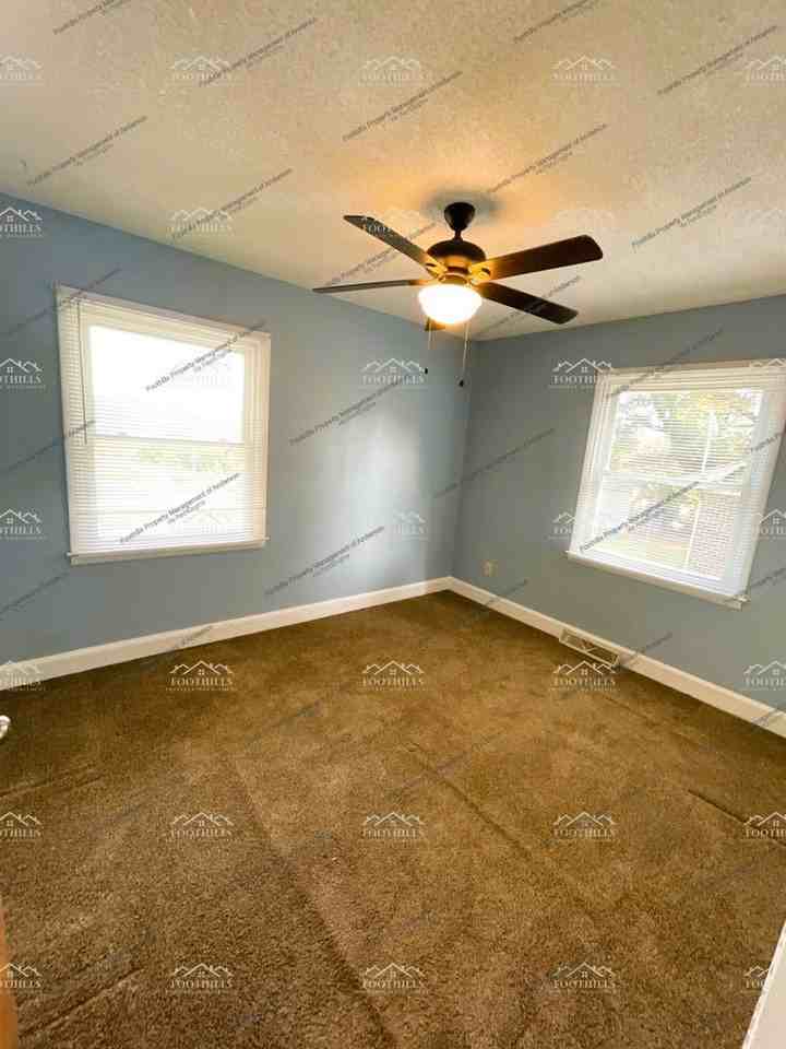 617 Azalea Dr - Photo 6 of 8