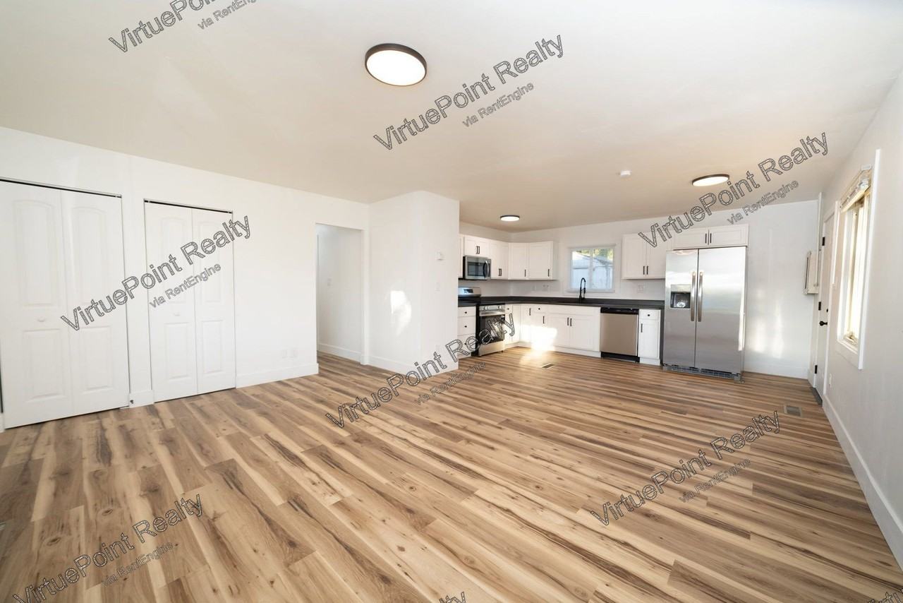 7418 Wollam Ave - Photo 2 of 18