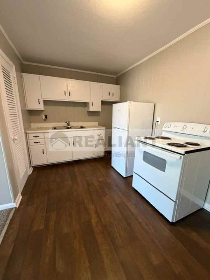 1708 Jennifer Rd #A16 - Photo 3 of 20