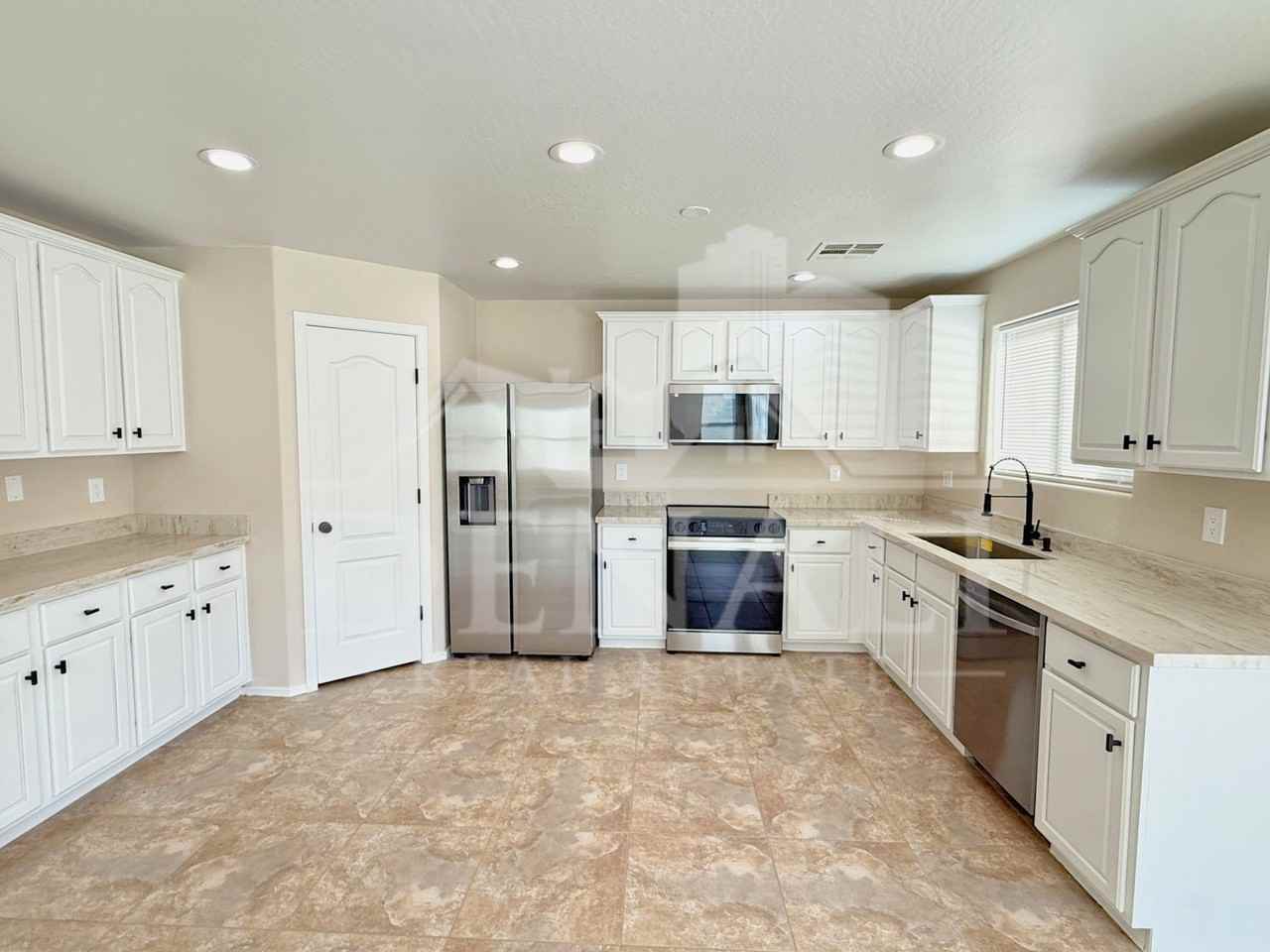 17375 N Carmen Ave - Photo 7 of 34