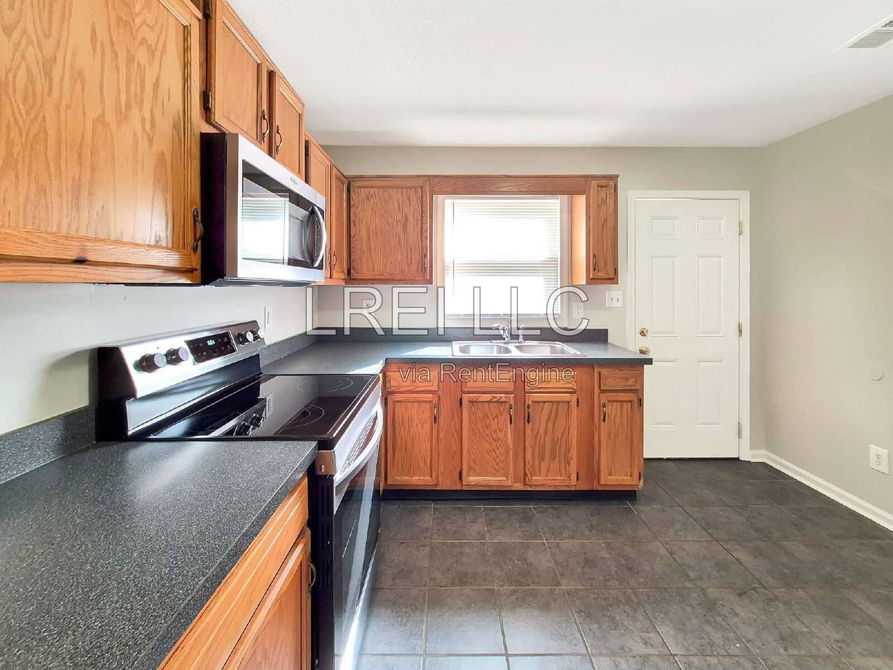 1430 Shingo Ave - Photo 3 of 13