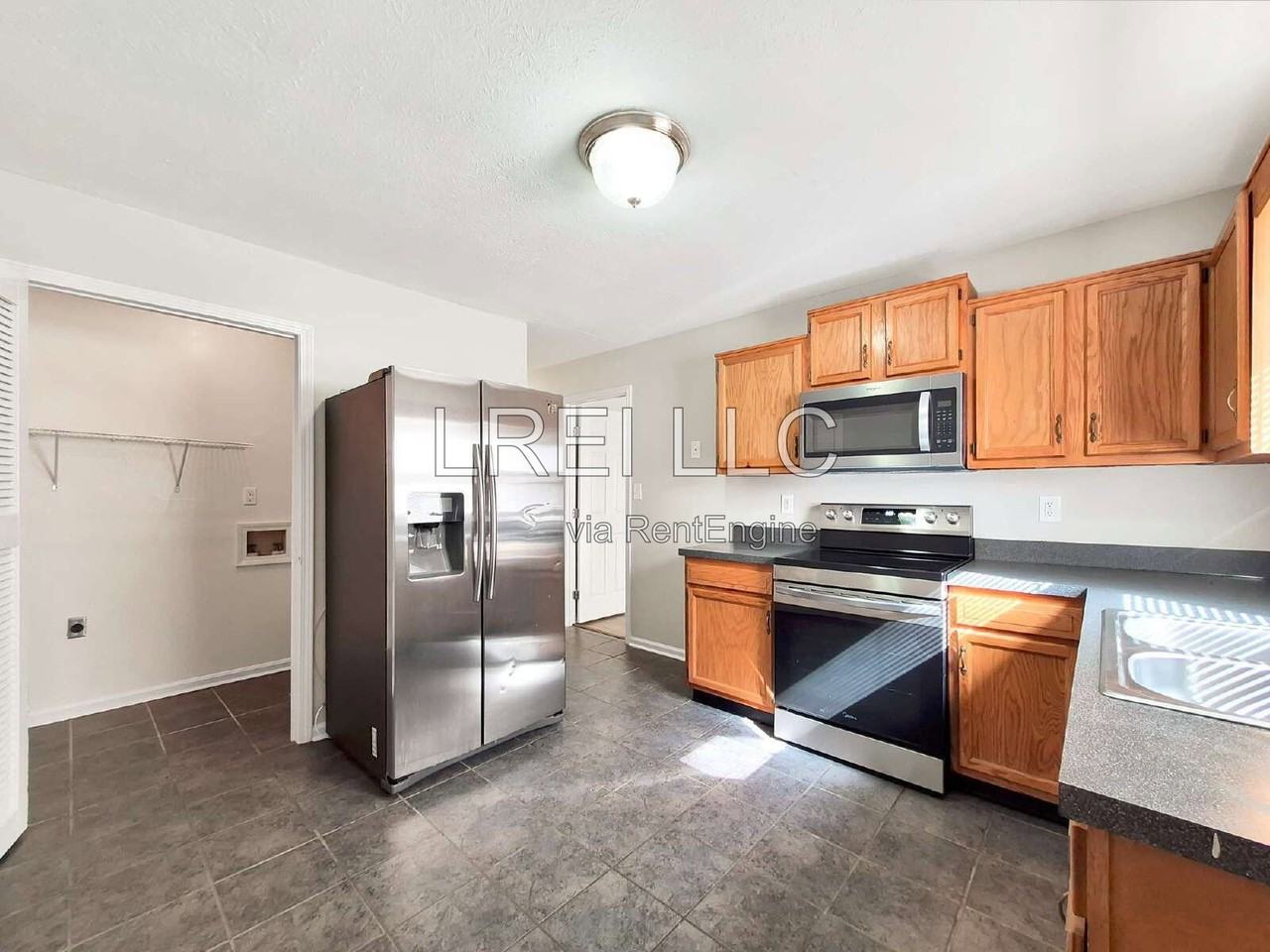 1430 Shingo Ave - Photo 4 of 13