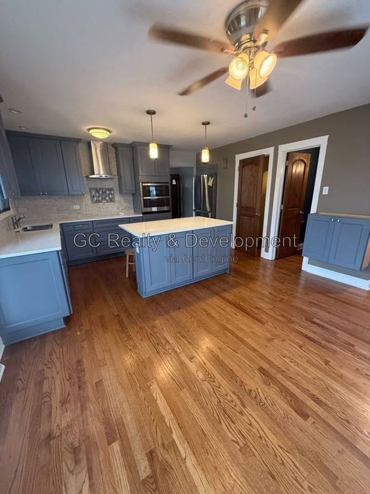 7534 Franklin St - Photo 3 of 12
