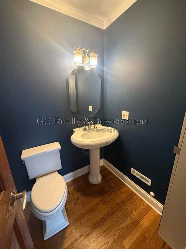 7534 Franklin St - Photo 6 of 12