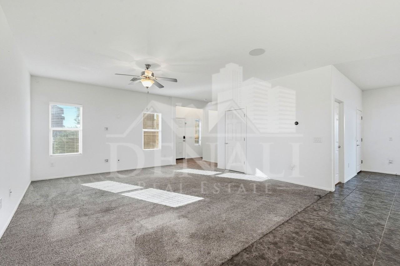 8053 S Red Sox Rd - Photo 4 of 42