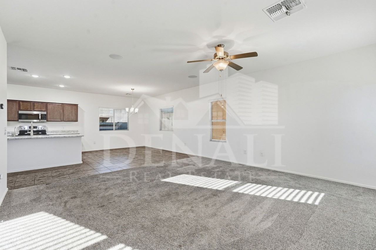 8053 S Red Sox Rd - Photo 6 of 42
