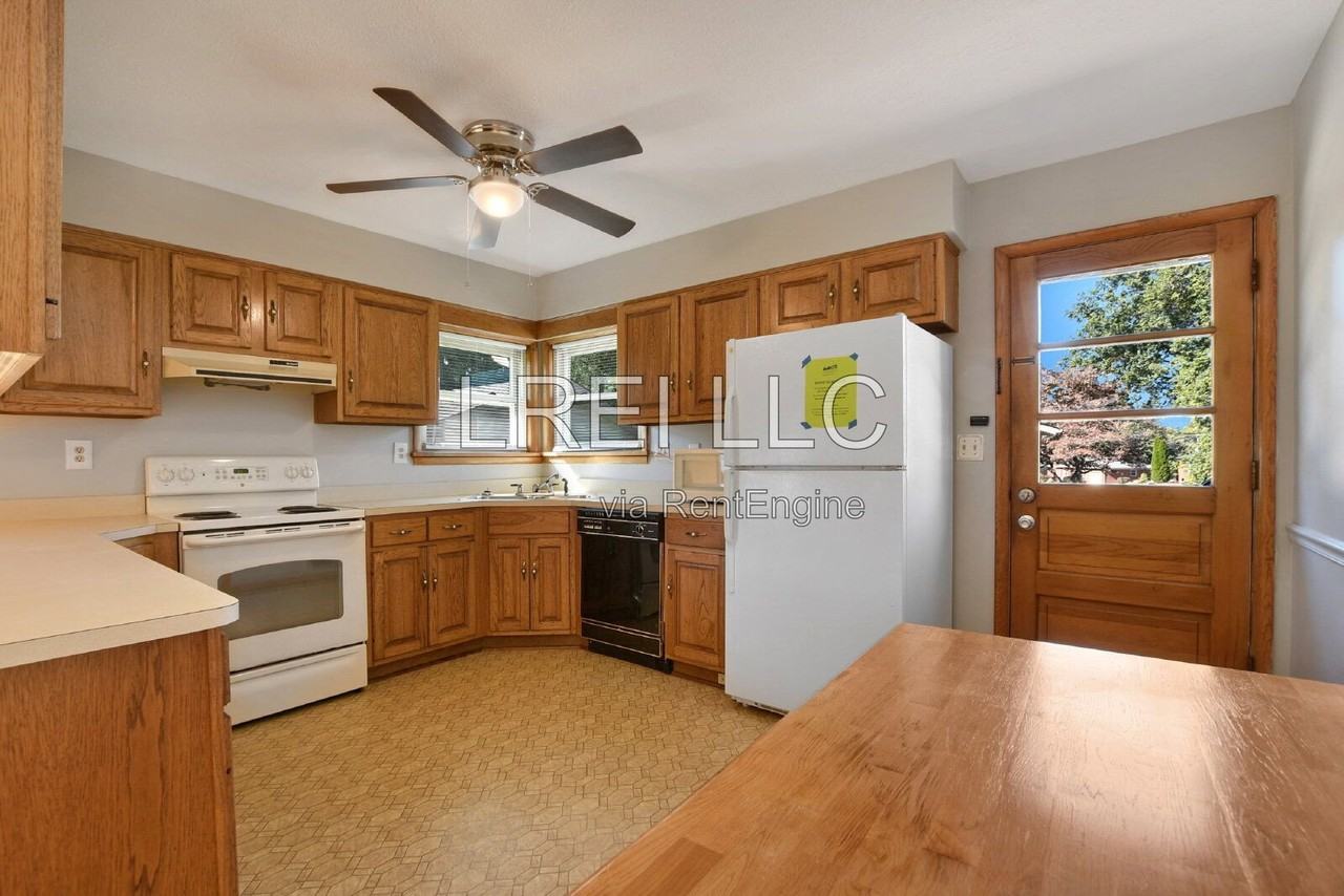 4906 Lacarem Dr - Photo 4 of 16