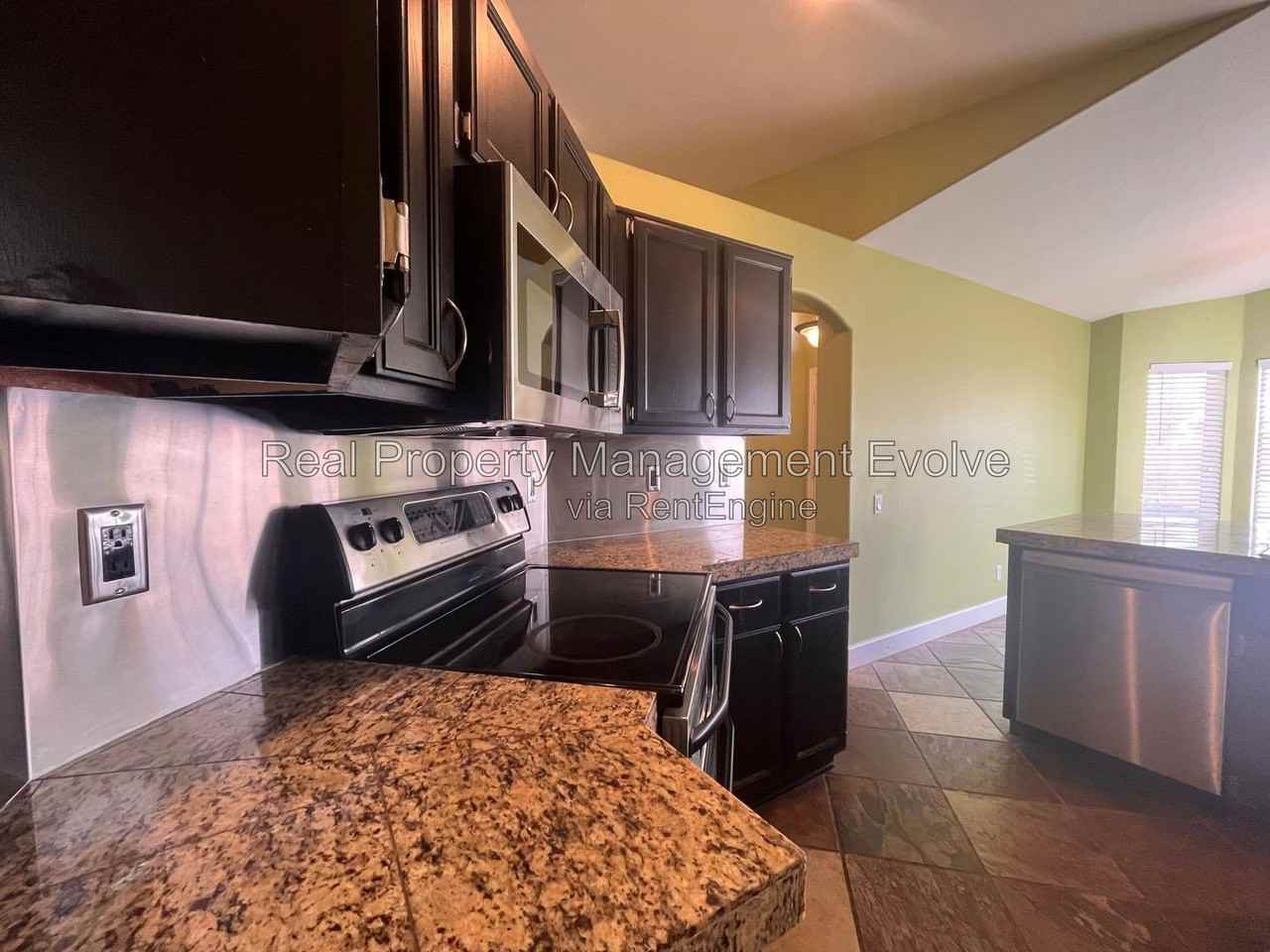 3351 E Kelton Ln - Photo 7 of 28