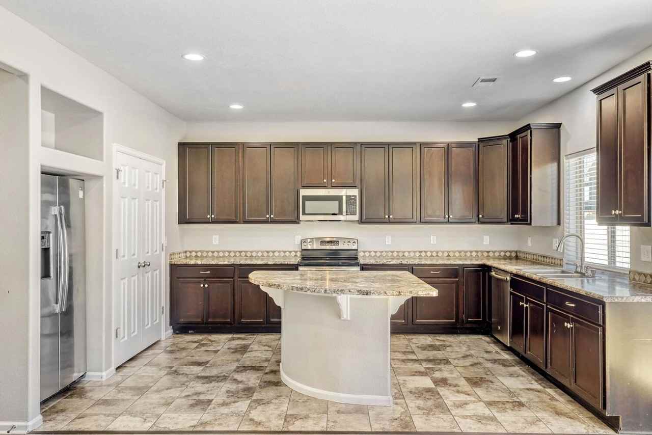 4436 Walden Ct - Photo 4 of 12