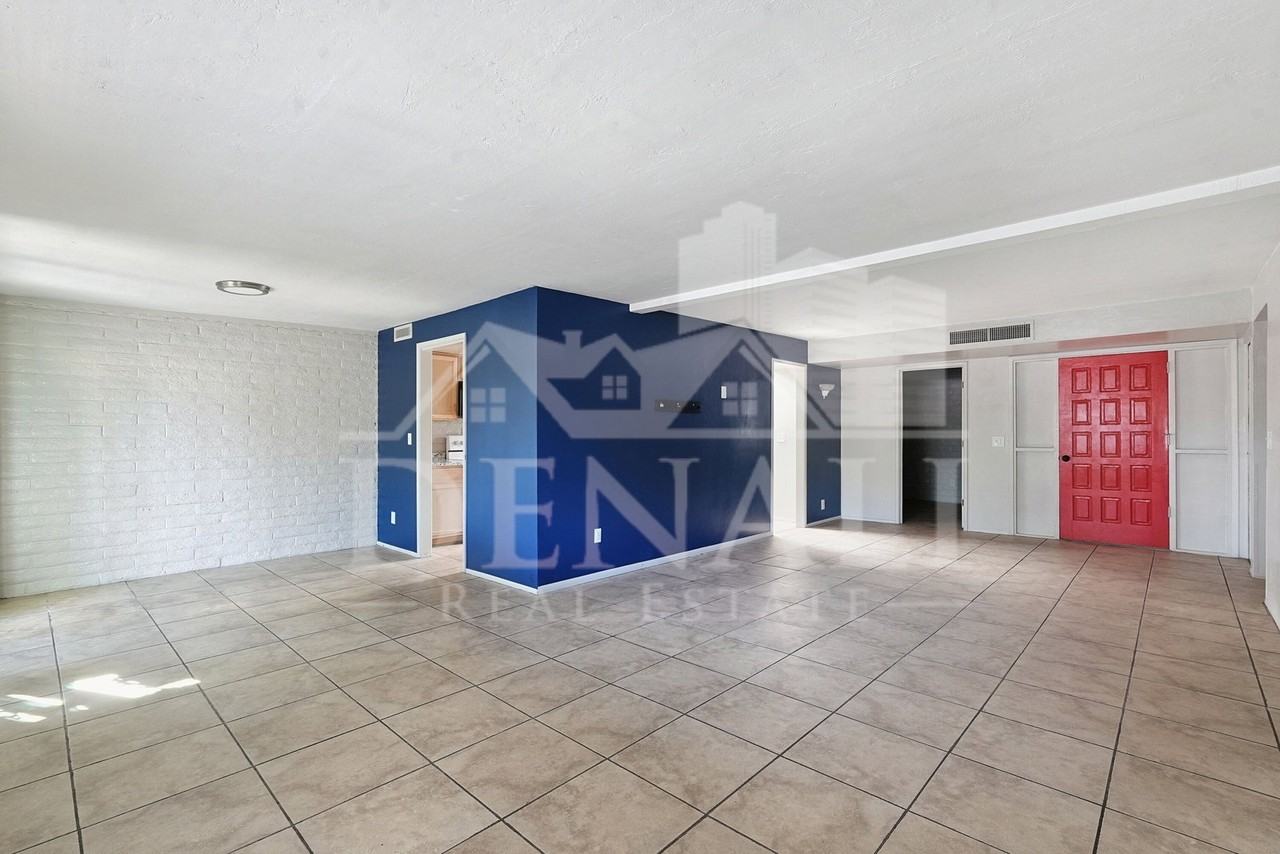 8170 E Renaud Ln - Photo 4 of 34