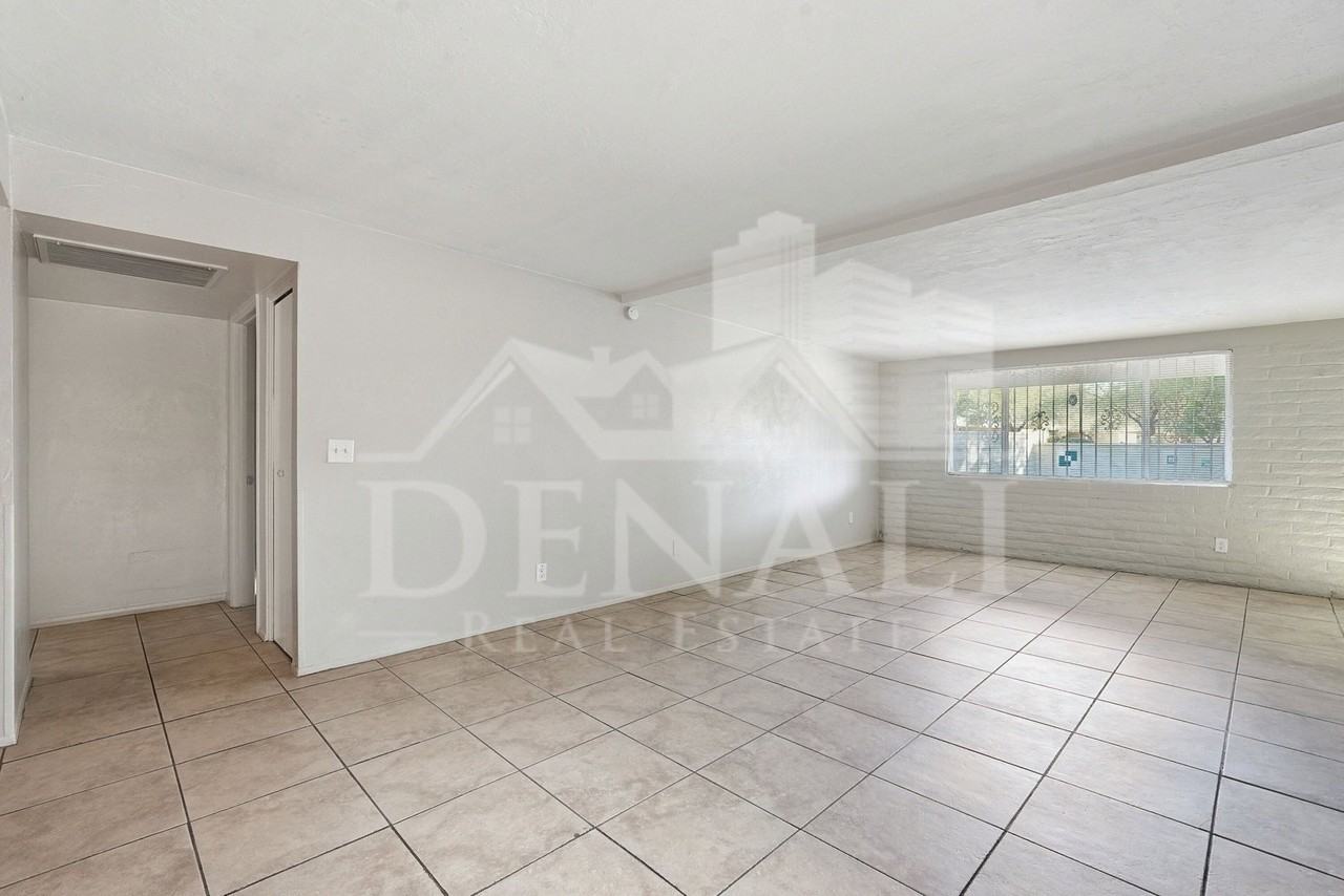 8170 E Renaud Ln - Photo 6 of 34
