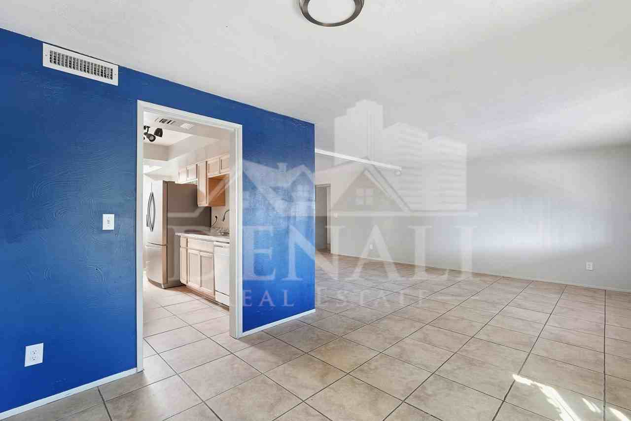 8170 E Renaud Ln - Photo 7 of 34