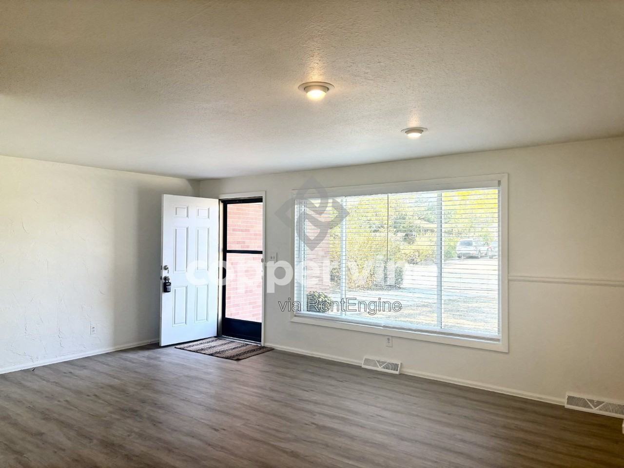 978 E 10th Ave - Photo 3 of 24