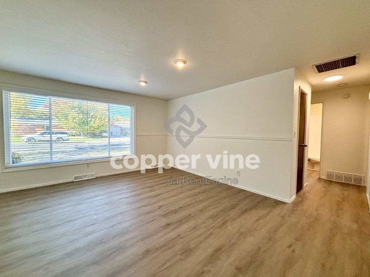 978 E 10th Ave - Photo 5 of 24