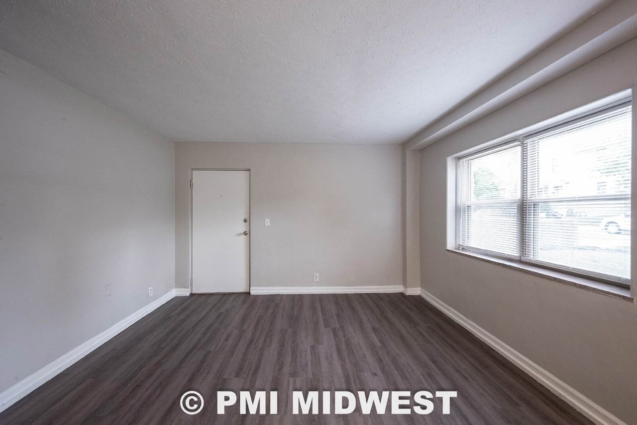 146 E 19th St Apt 8 - Photo 2 of 18