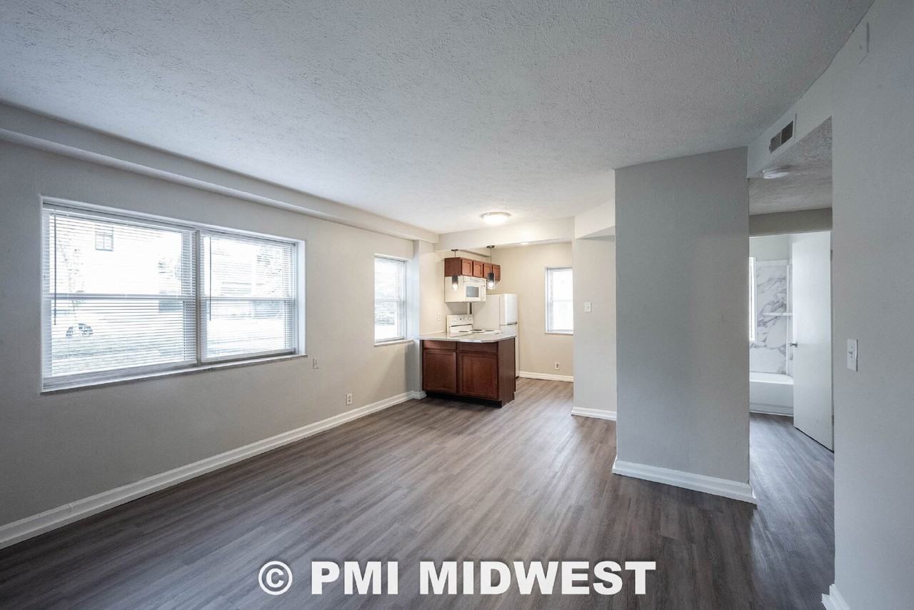 146 E 19th St Apt 8 - Photo 4 of 18