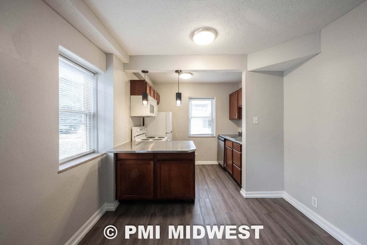 146 E 19th St Apt 8 - Photo 6 of 18