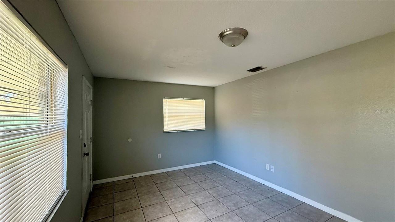 102 Dr Martin Luther King Jr Ave - Photo 5 of 9