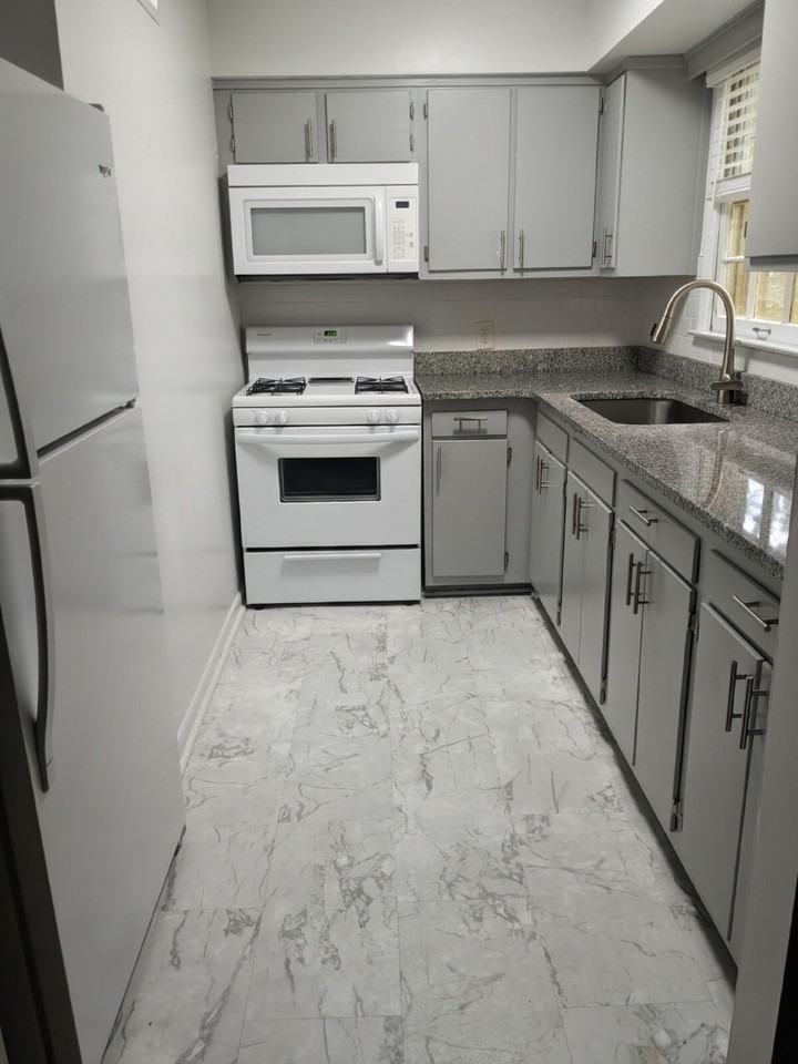2024 Carroll Dr Apt A - Photo 3 of 8