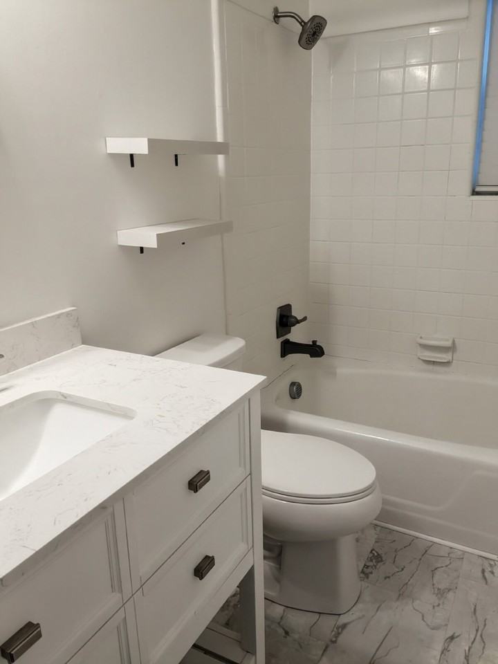 2024 Carroll Dr Apt A - Photo 6 of 8