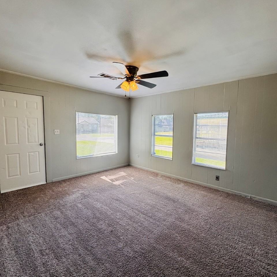 122 8th Ave - Photo 3 of 14