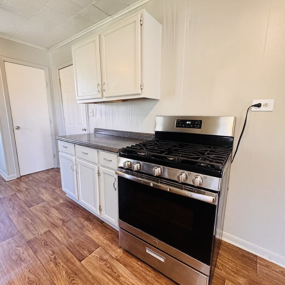 122 8th Ave - Photo 6 of 14