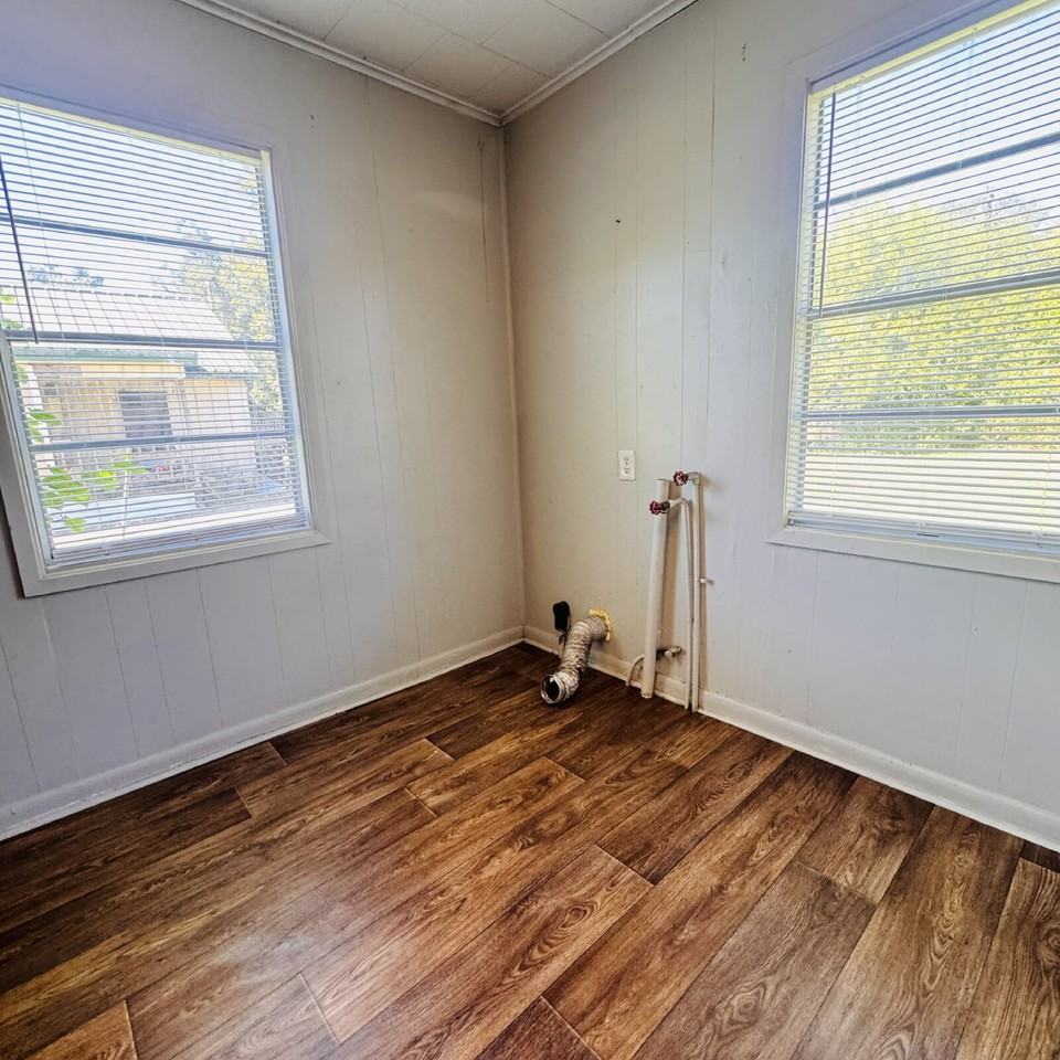 122 8th Ave - Photo 7 of 14