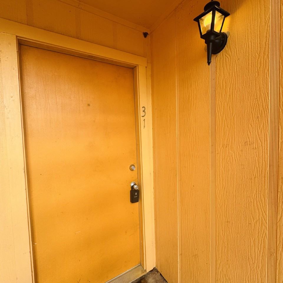 881 Ridgewood Dr Apt 31 - Photo 3 of 17