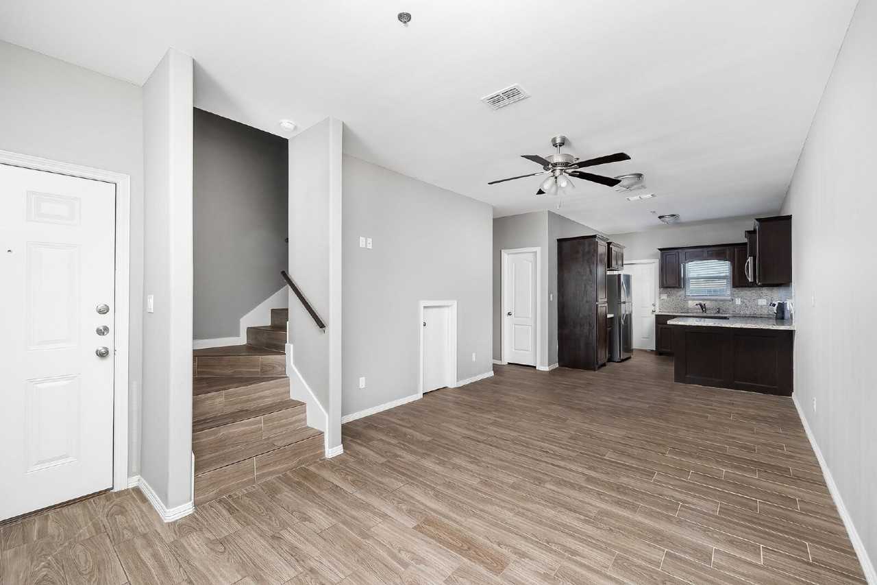 1400 Hummingbird Ct #11 - Photo 3 of 14