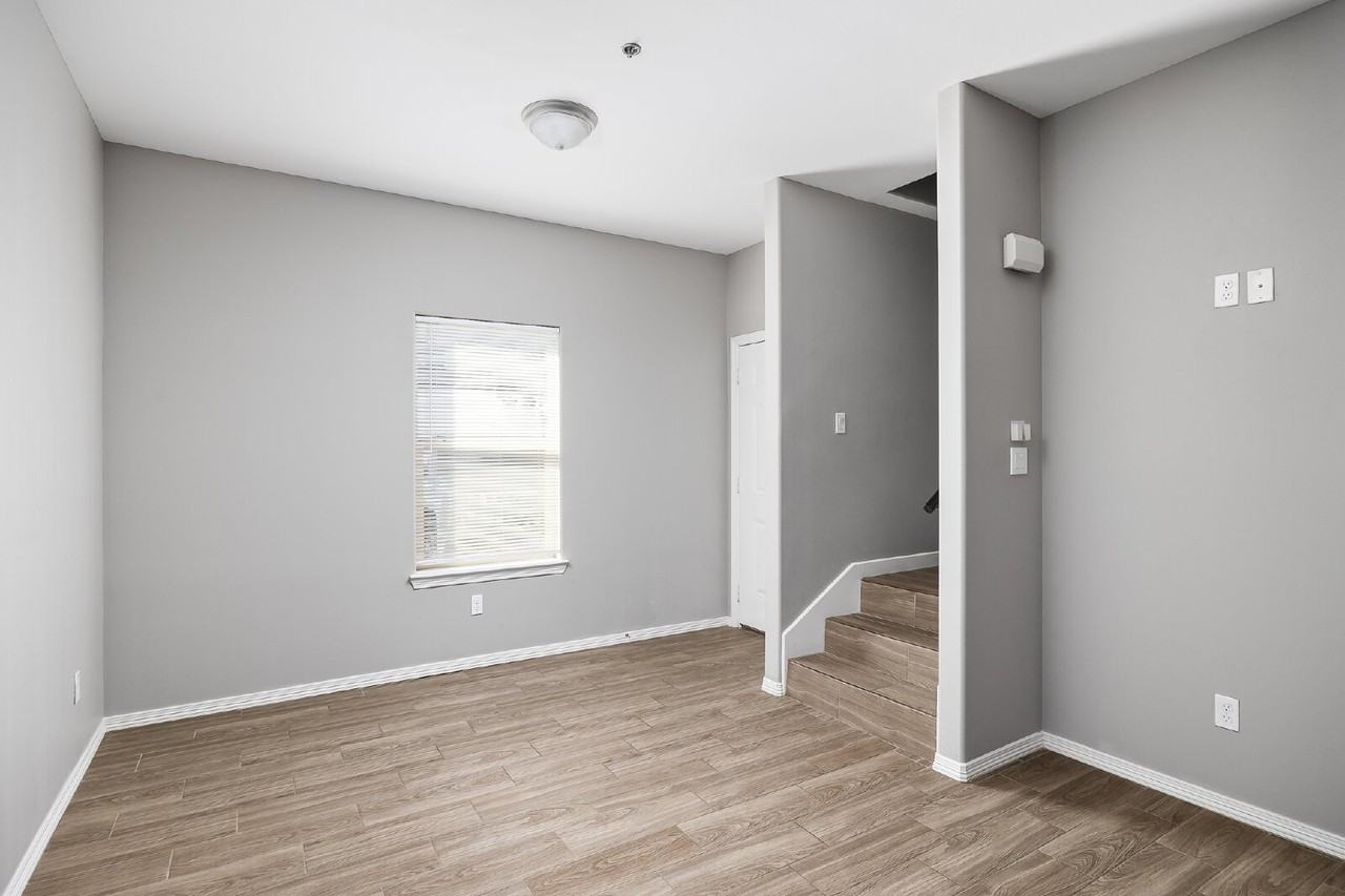 1400 Hummingbird Ct #11 - Photo 6 of 14