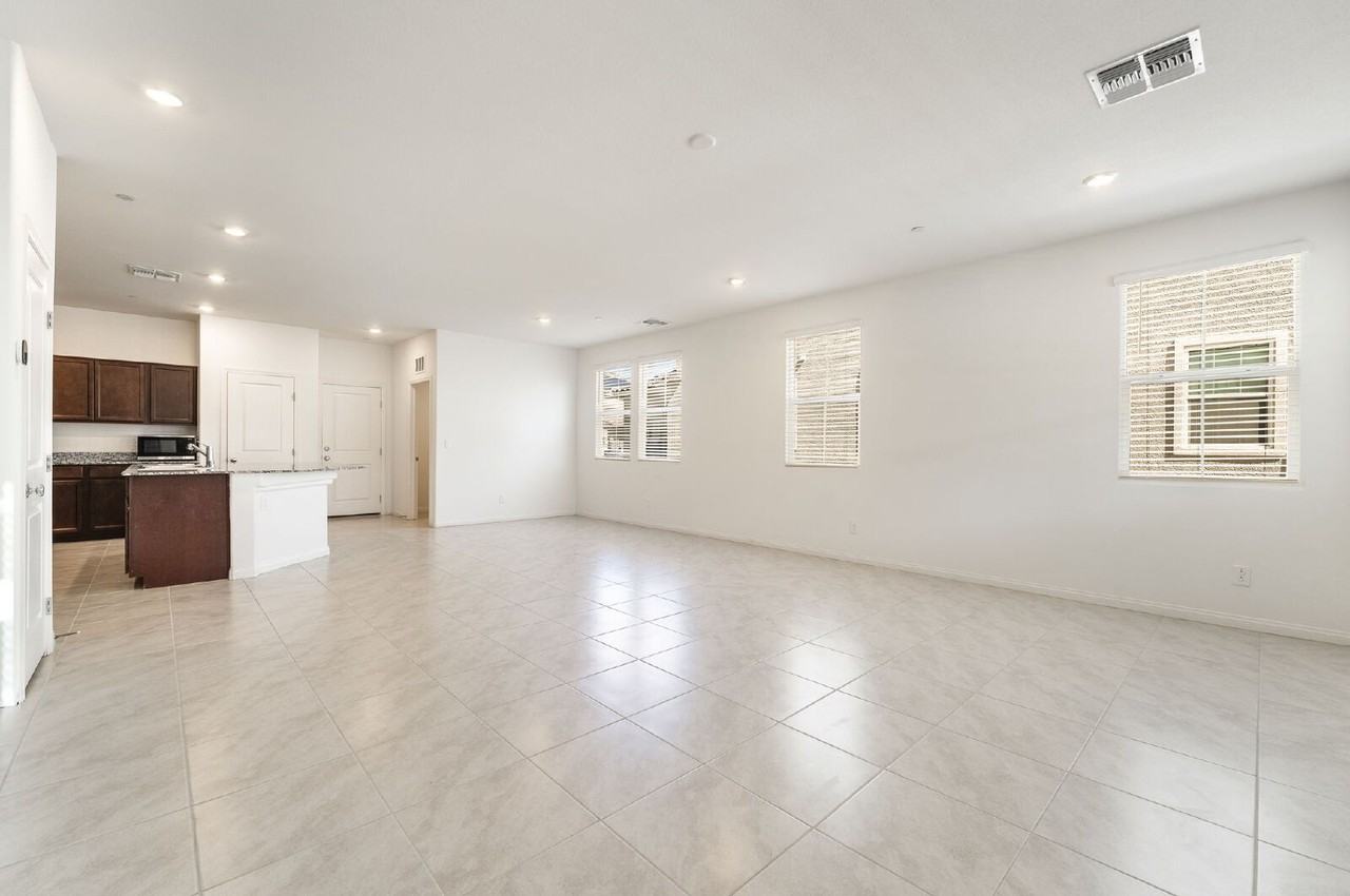 3738 Battipaglia Ave - Photo 6 of 50