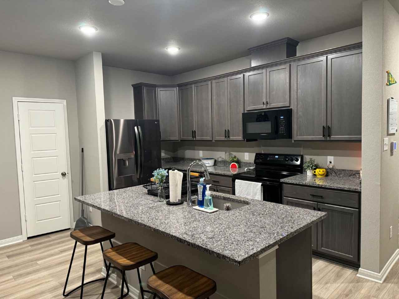 1325 Elise Ave - Photo 3 of 19