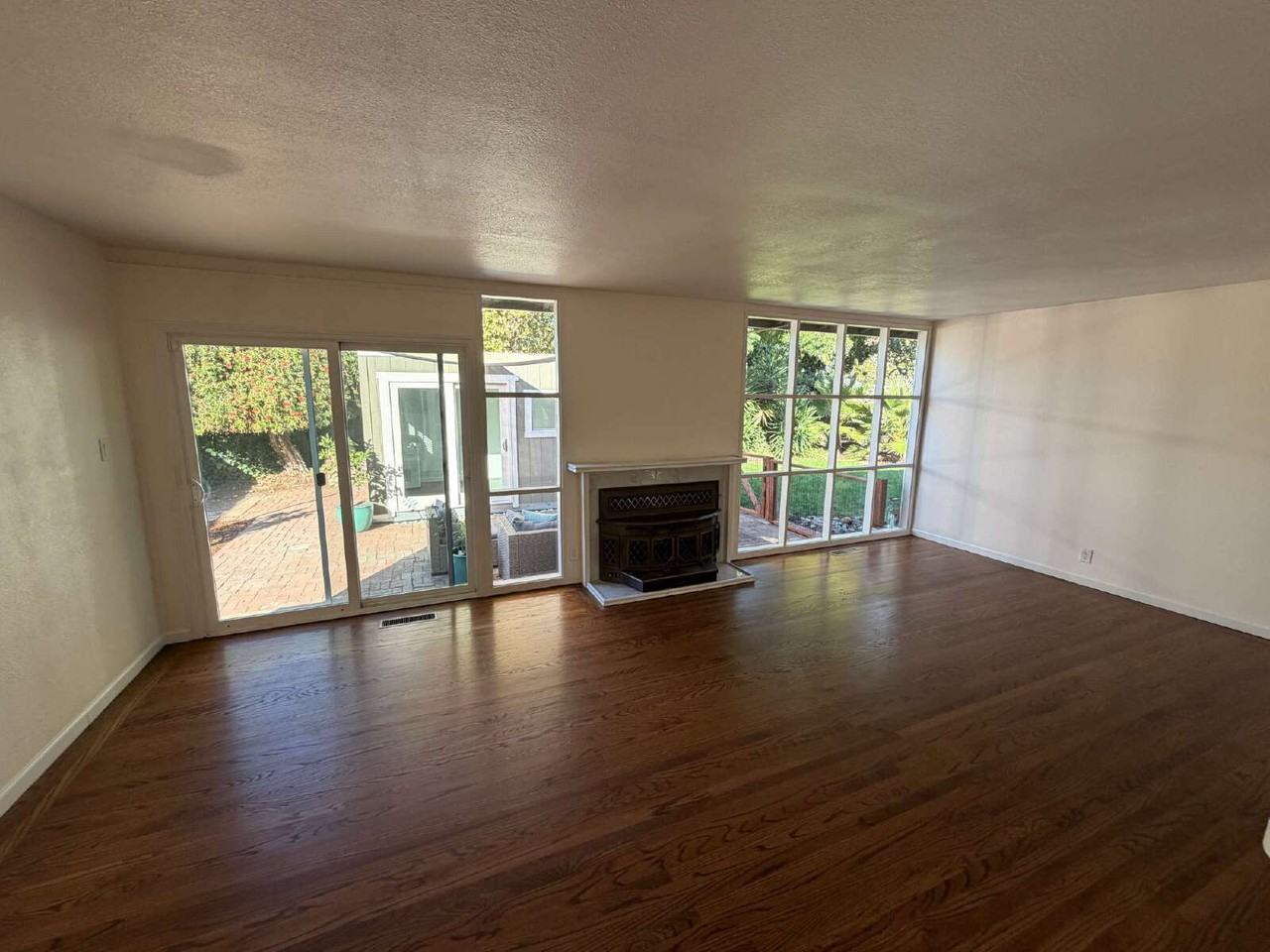 3191 Claudia Dr - Photo 5 of 31
