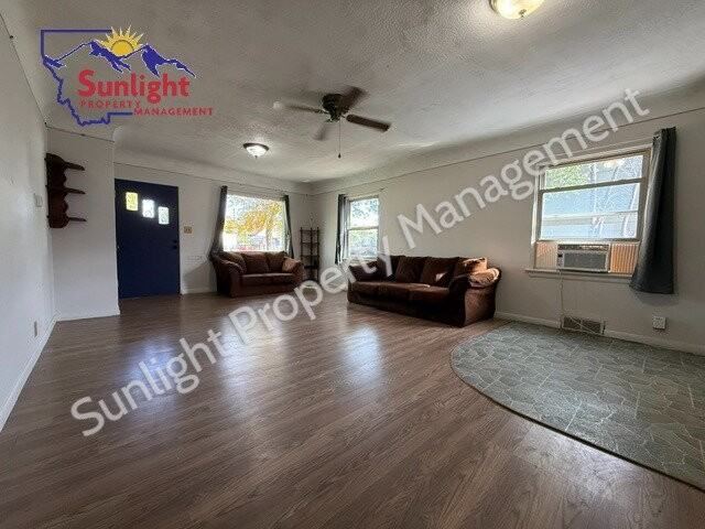 1020 Terry Ave - Photo 2 of 10