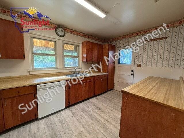 1020 Terry Ave - Photo 3 of 10