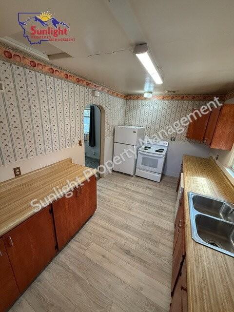 1020 Terry Ave - Photo 4 of 10