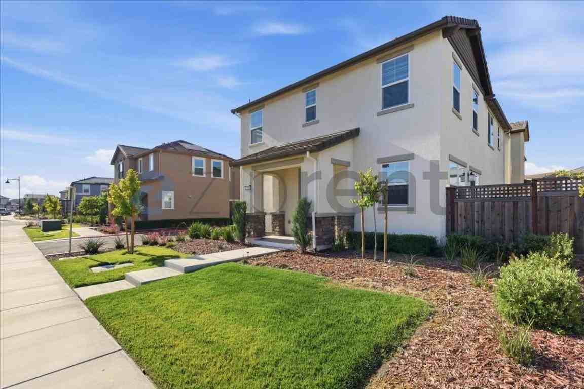 4400 Wax Myrtle Way - Photo 2 of 29