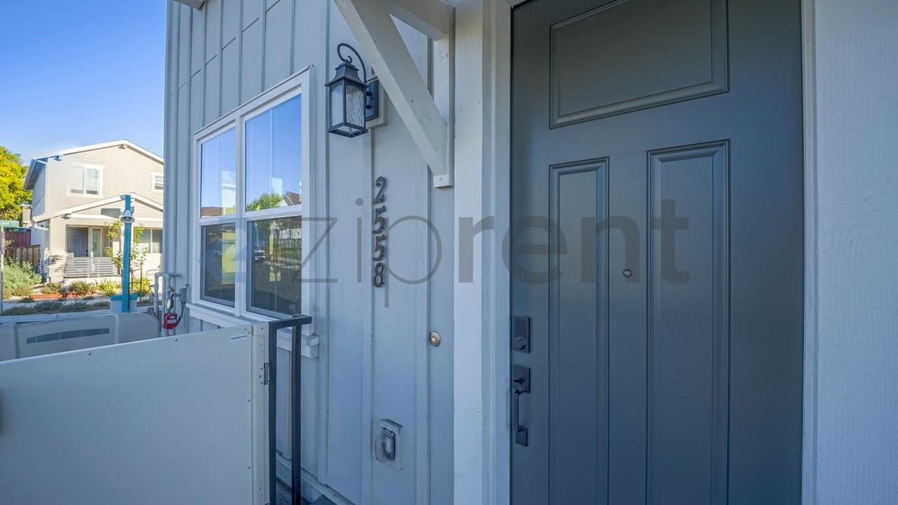 2558 Dakota Ave - Photo 4 of 19