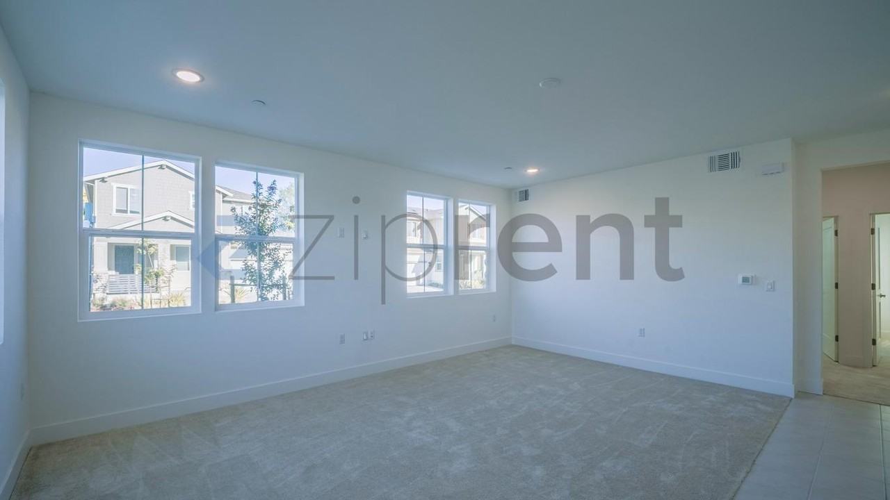 2558 Dakota Ave - Photo 5 of 19