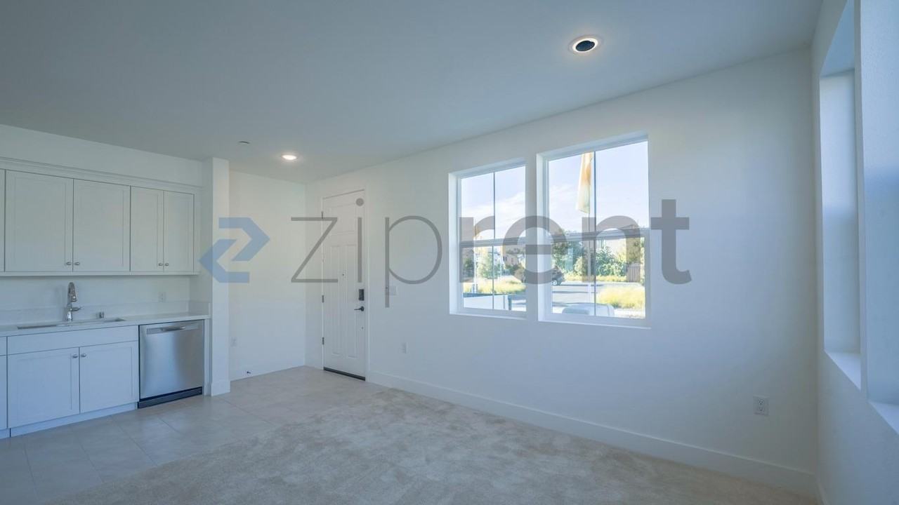 2558 Dakota Ave - Photo 7 of 19