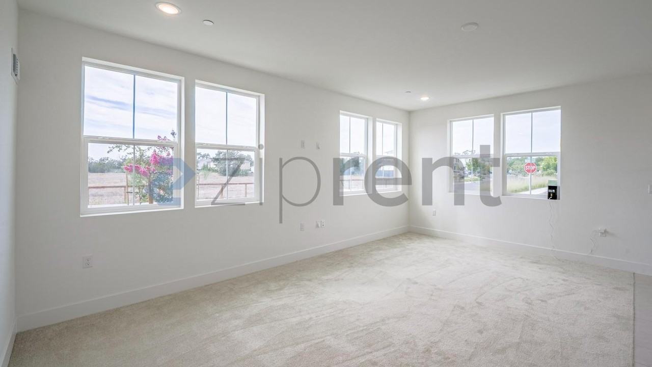 2562 Dakota Ave - Photo 7 of 21
