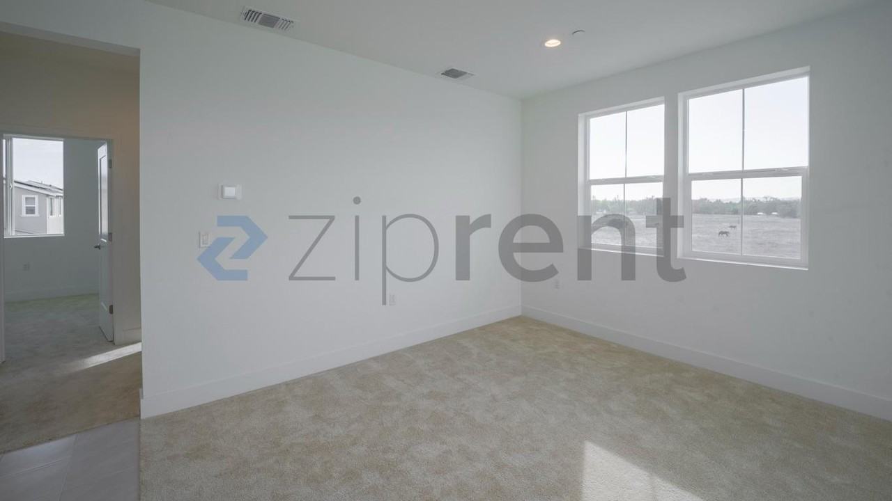 2564 Dakota Ave - Photo 4 of 20